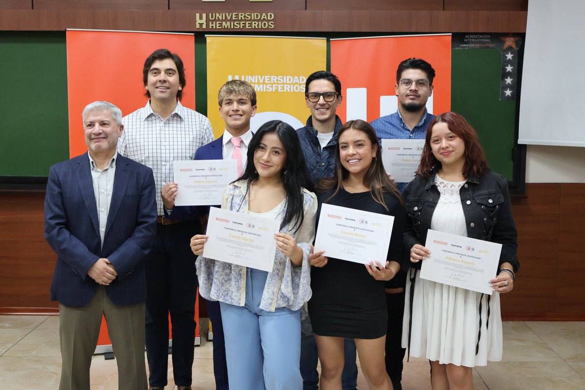 FCOMHemisferios's tweet photo. #OrgulloFCOM 🙌
Premiación de los #ganadores de la Cátedra de #Sostenibilidad con énfasis en #DesnutriciónCrónica Infantil 🍎
Una iniciativa de la @uhemisferios, en colaboración con la Fundación @REDNI_EC y el Consorcio de #Comunicación para la Sostenibilidad. 🤝📚🌎 https://t.co/QbcOI6Wpp9