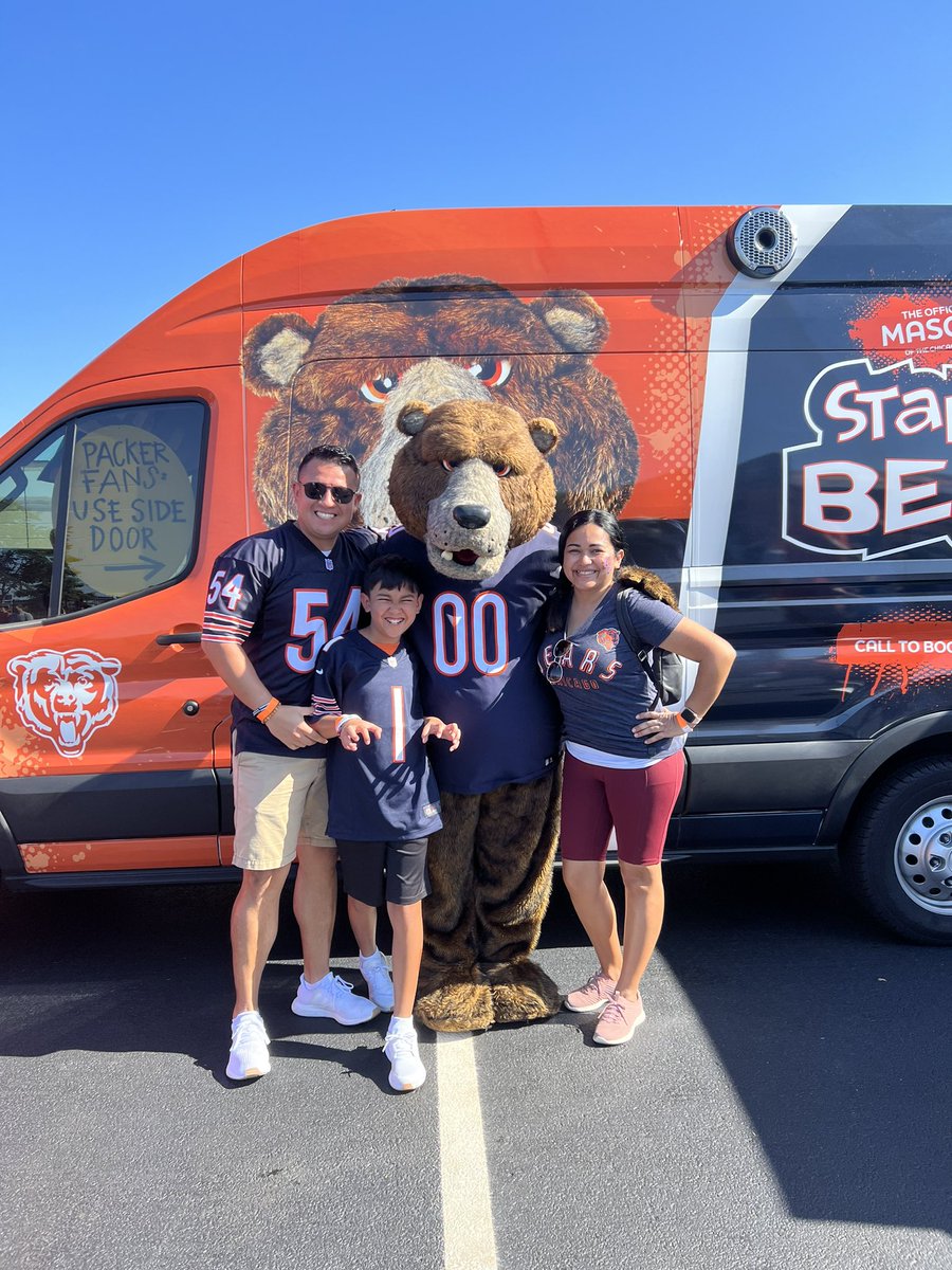 The one and only <a href="/TheRealStaley/">Staley Da Bear 🐻</a> ! #beardown #ChicagoBears #dabears