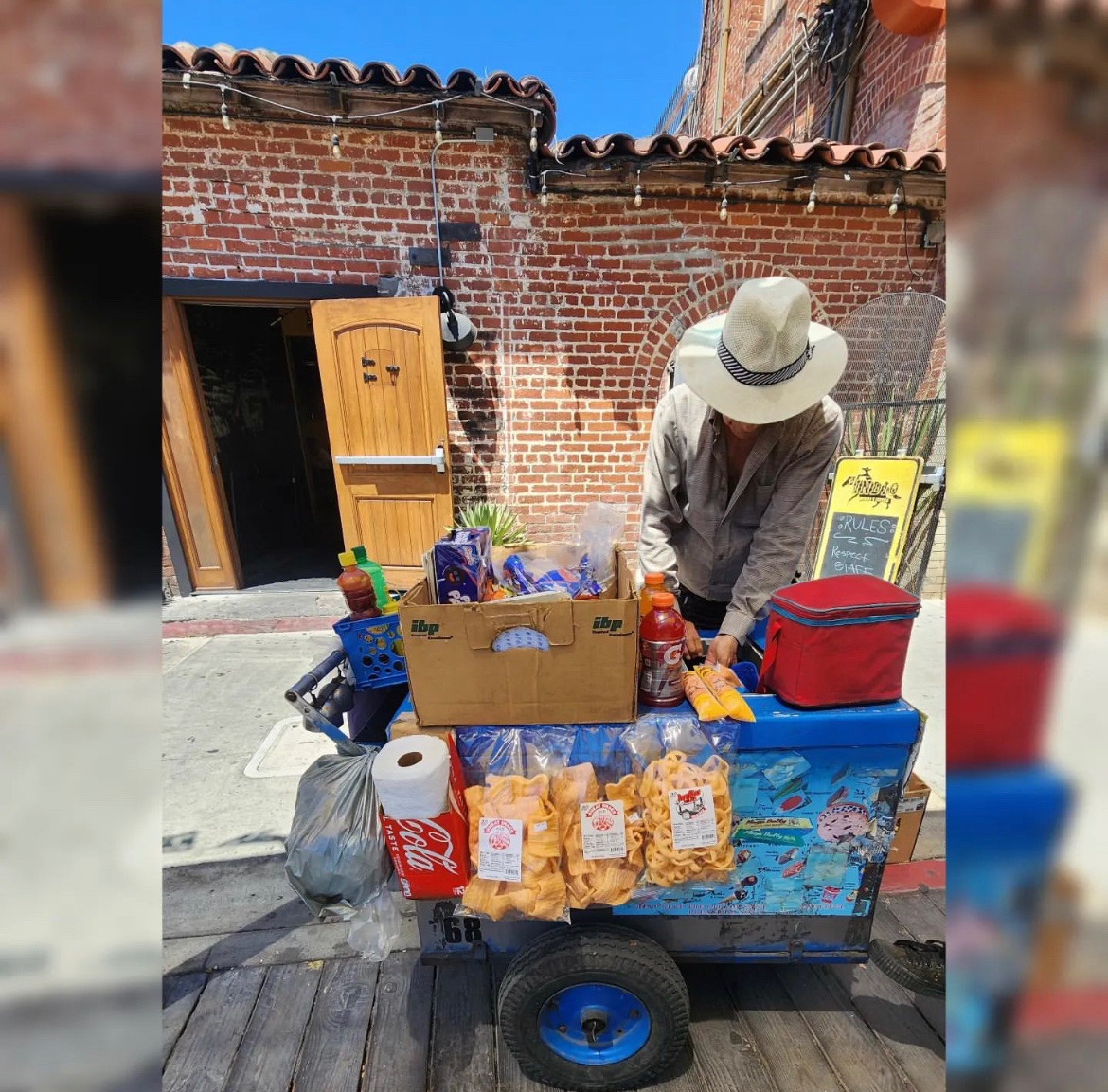 ElIndioBar's tweet photo. Siempre haciendo la lucha. Support and protect street vendors. https://t.co/k6rxCC3sur