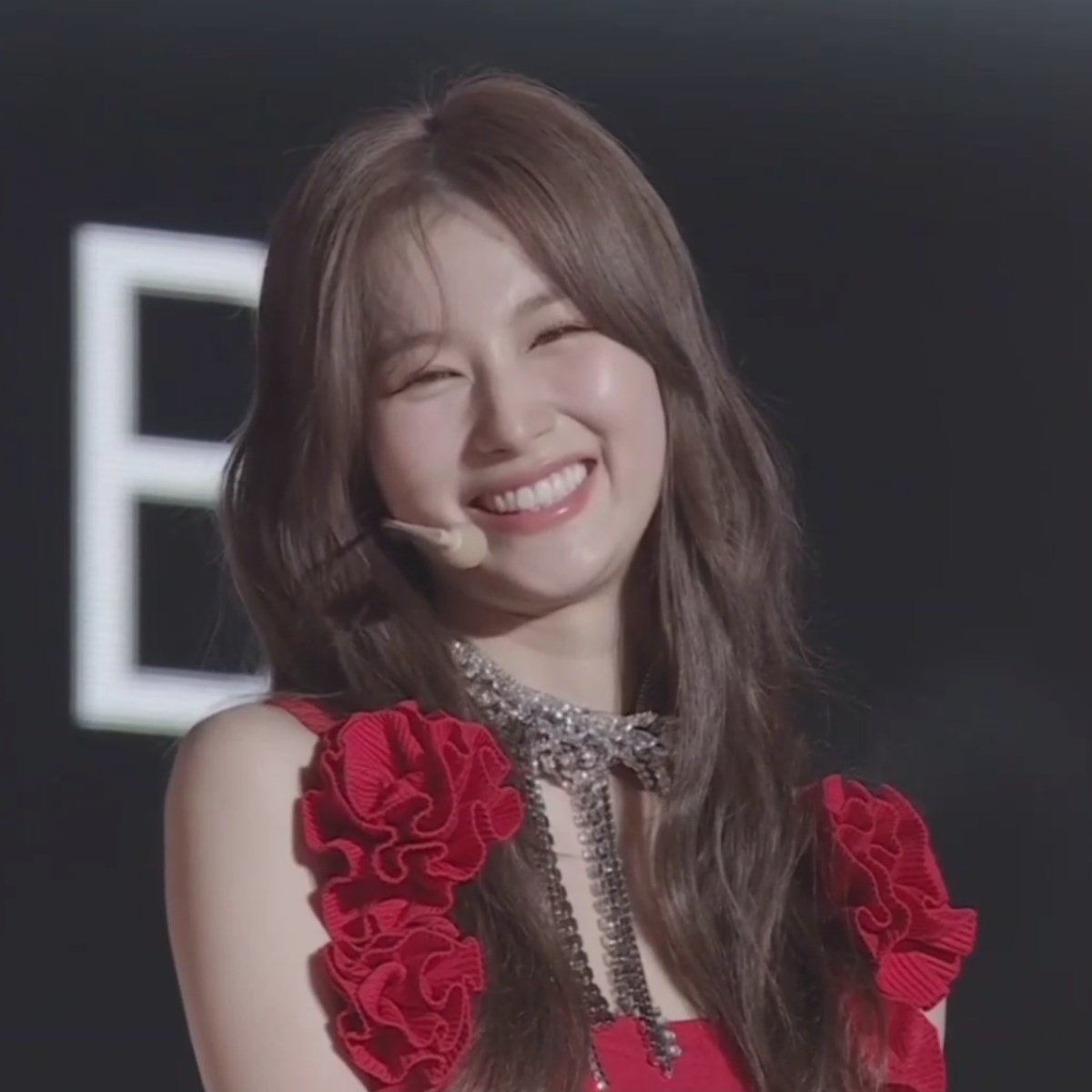 sanniegallery's tweet photo. sana smiling with eyes too and bc it's so beautiful 
https://t.co/zffBBkt1VA