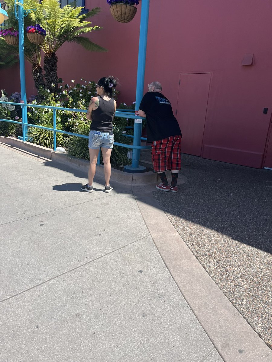 A rapidly disappearing Santa Cruz phenotype: the white beach cholo