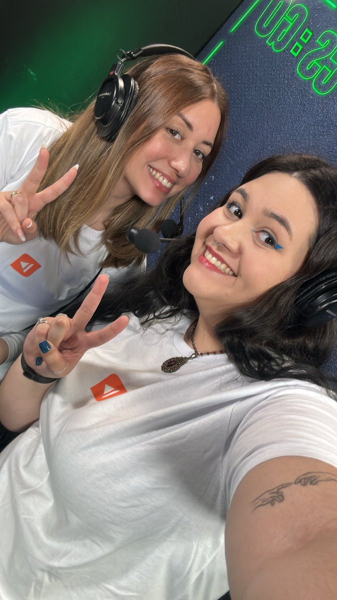 Anyazita_'s tweet photo. Estamos ao vivo pra mais um dia de @BrasilGameShow, eu e a @santininha contamos com vocês na torcida ✨

#MadeInPug x @divinaesports 
@FURIA x @w7mesports https://t.co/XYWVPTZD2Z