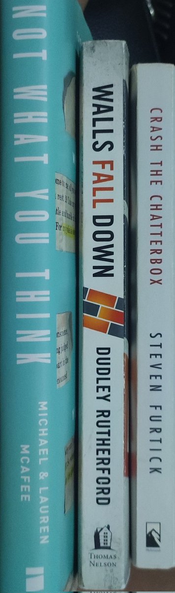 kaaa_aaaay's tweet photo. Jumping from 1 book to the other https://t.co/9ecyN0OFD7