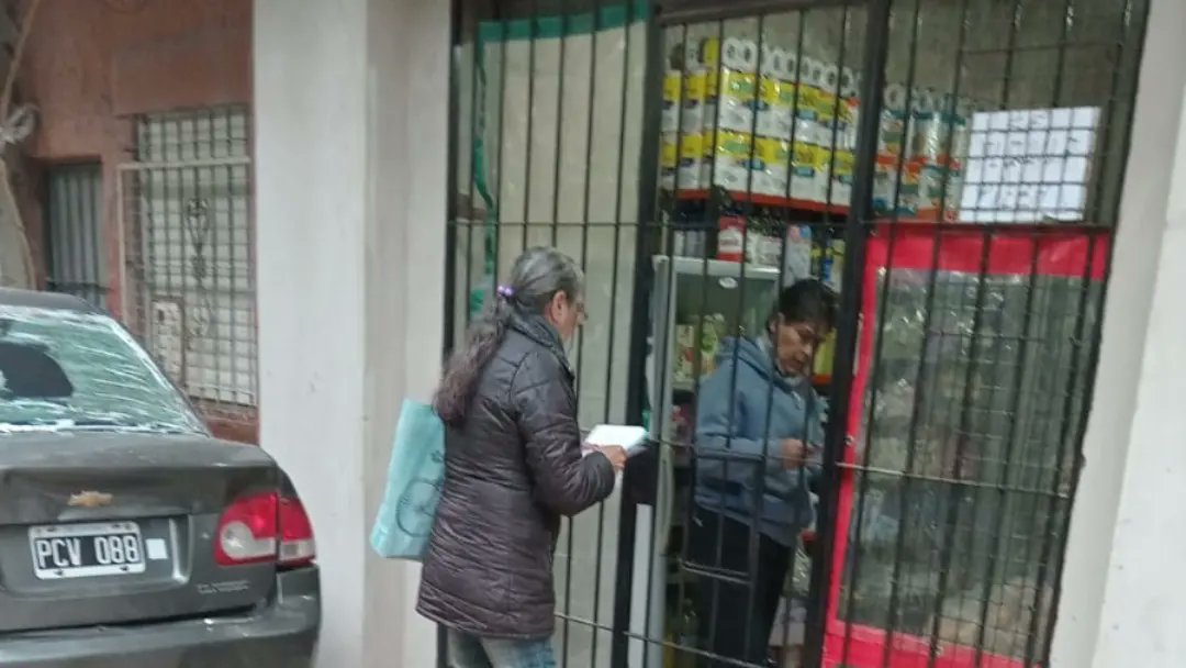 Hoy por la tarde estuvimos charlando con los vecinos de #CiudadOculta #Comuna8.
#SomosLaAlternativa #LeandroSantoro #unionxlapatria #DefenderALaPatria