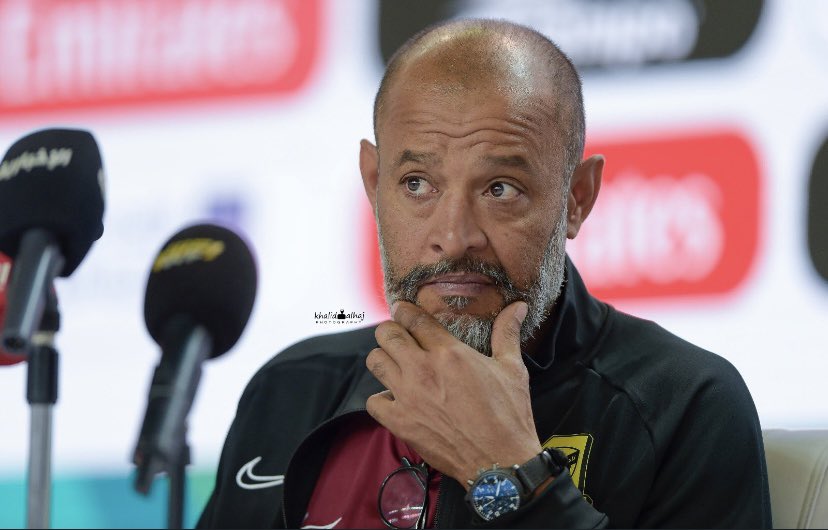 حب كبير لنونو سانتو نهاية الشوط الاول يكون ماعندك مدافع الا واحد وتحافظ على النتيجة الى نهاية المباراة شي عظيم جدا لدينا مدرب عبقري🧠🧠