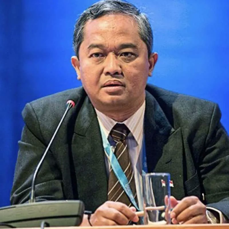 EduRobayna's tweet photo. Vice-Chairs of Working Group 1 for the Seventh Assessment Cycle:

- Argentine climatologist @InesCamilloni (CV: https://t.co/9xeNY16frV)

- Professor of Meteorology and Climatology @AldrianEdvin, from Indonesia (CV: https://t.co/fhr2WWl7pg) https://t.co/Vzf2Hkc6Y4