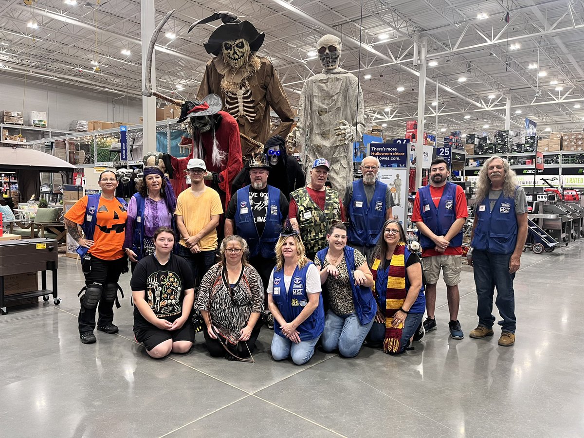 EssPerez1989's tweet photo. Happy 4th day of #MSTAppreciationWeek 🥳#MerchandisingBrain 🧠 #HalloweenInJuly 🎃 #BlueBoxR1 @GallianoScott @MYoungsonLowes @CrystalNeels https://t.co/NvFlyP0Hl8
