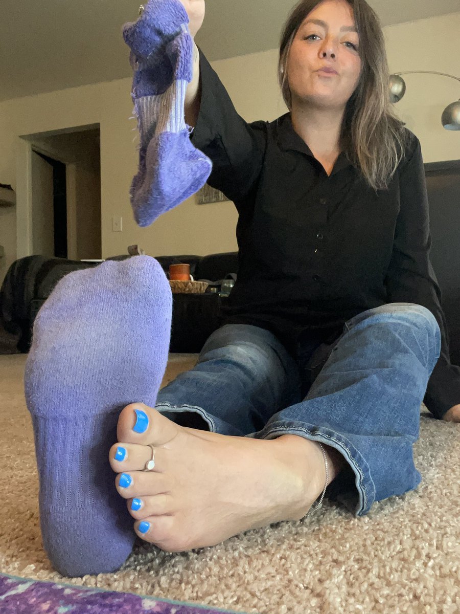 Queen_KatFan's tweet photo. I need a sniff so bad @MissKittyKatFT https://t.co/6Uw998jXRz