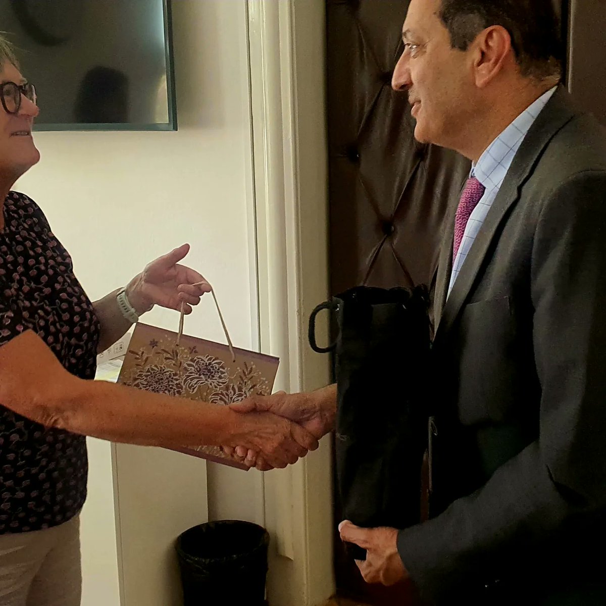 PakinCzechRep's tweet photo. 🇵🇰 #ambassador @MuhammadKJamali meets #czech ministry of Labor Ms. Katerina Stepankova, Head of employment to discuss matters of bilateral cooperation for the mutual economic benefit of #Pakistan &amp; the #czechrepublic 
@CzechMFA
@ForeignOfficePk 
#pakembassy #Prague https://t.co/eMHzrdpf7u