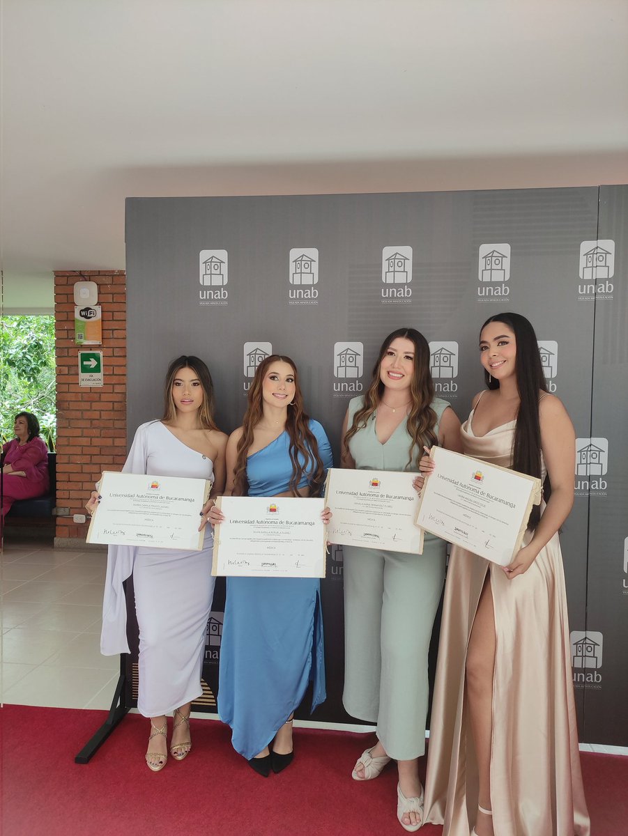 unab_online's tweet photo. 🎉🎓 ¡Hoy es un día especial en nuestro campus El Jardín! Estamos llenos de emoción al celebrar la graduación de nuestros nuevos profesionales. ¡Felicidades por este logro tan importante!
#GradosUNAB https://t.co/ablQDFDlbV