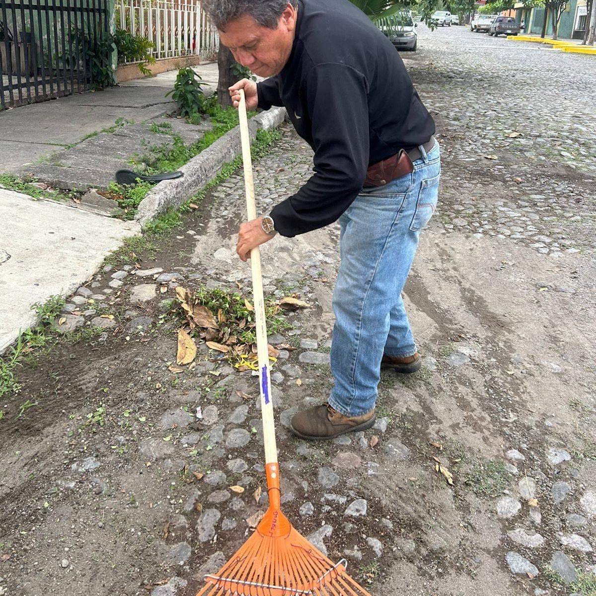 ColimaMunicipio's tweet photo. ¡Una ciudad limpia es responsabilidad de todas y todos🙌!
Limpia el frente de tu casa y deposita la basura en su lugar. Por un #ColimaLimpio y ordenado ponemos #ManosALaObra! https://t.co/K7omXjwBGV