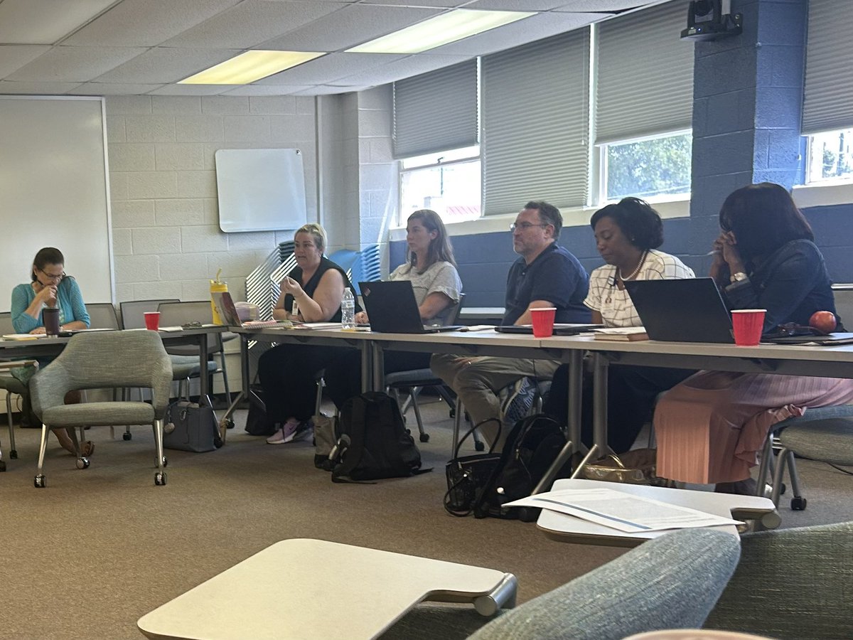 Emily B. Hare tweet media