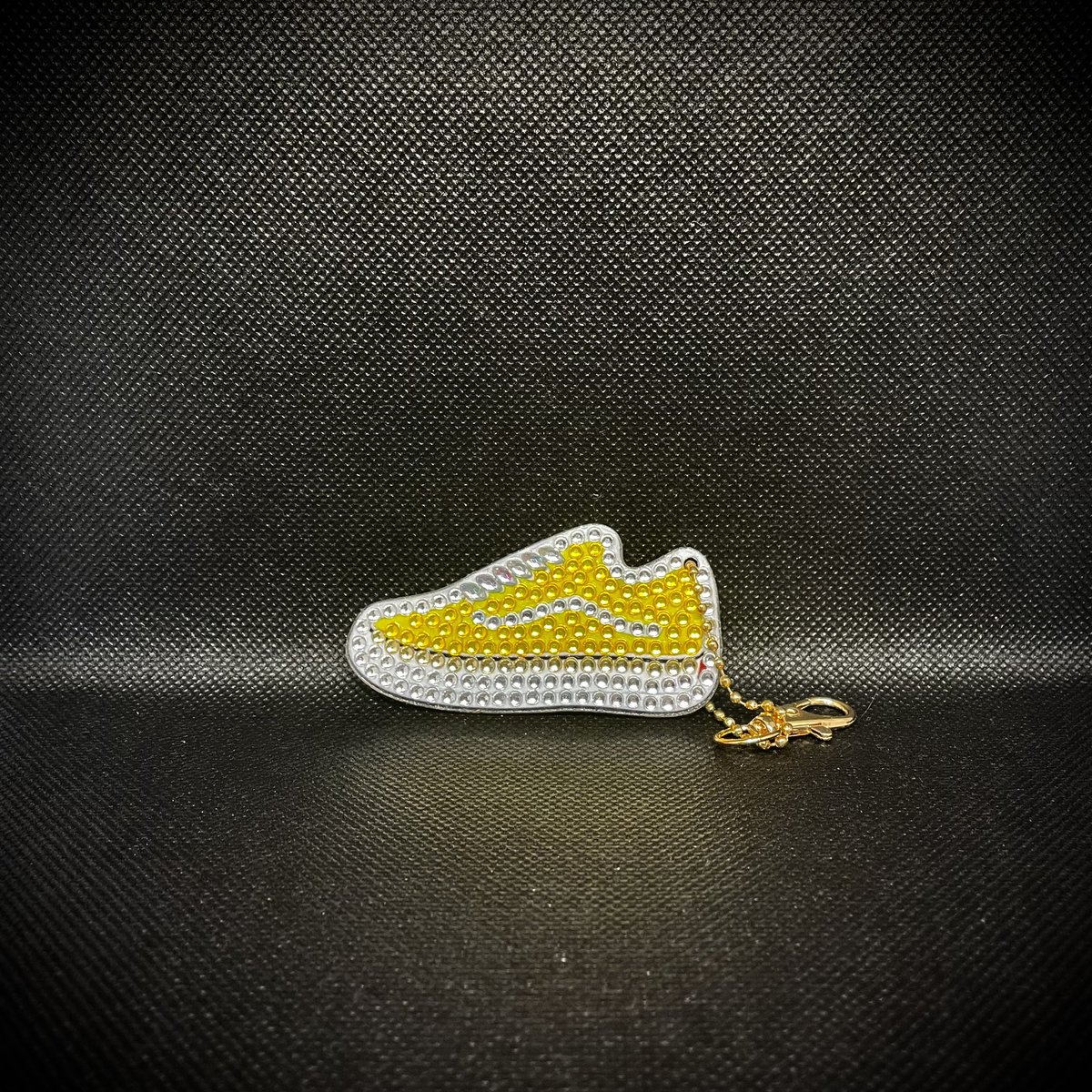 brookelljw's tweet photo. shoe keychains are up on my etsy!! free shipping + 20% off site wide!

https://t.co/zLyt3z1zpI https://t.co/FcnhesLZpt