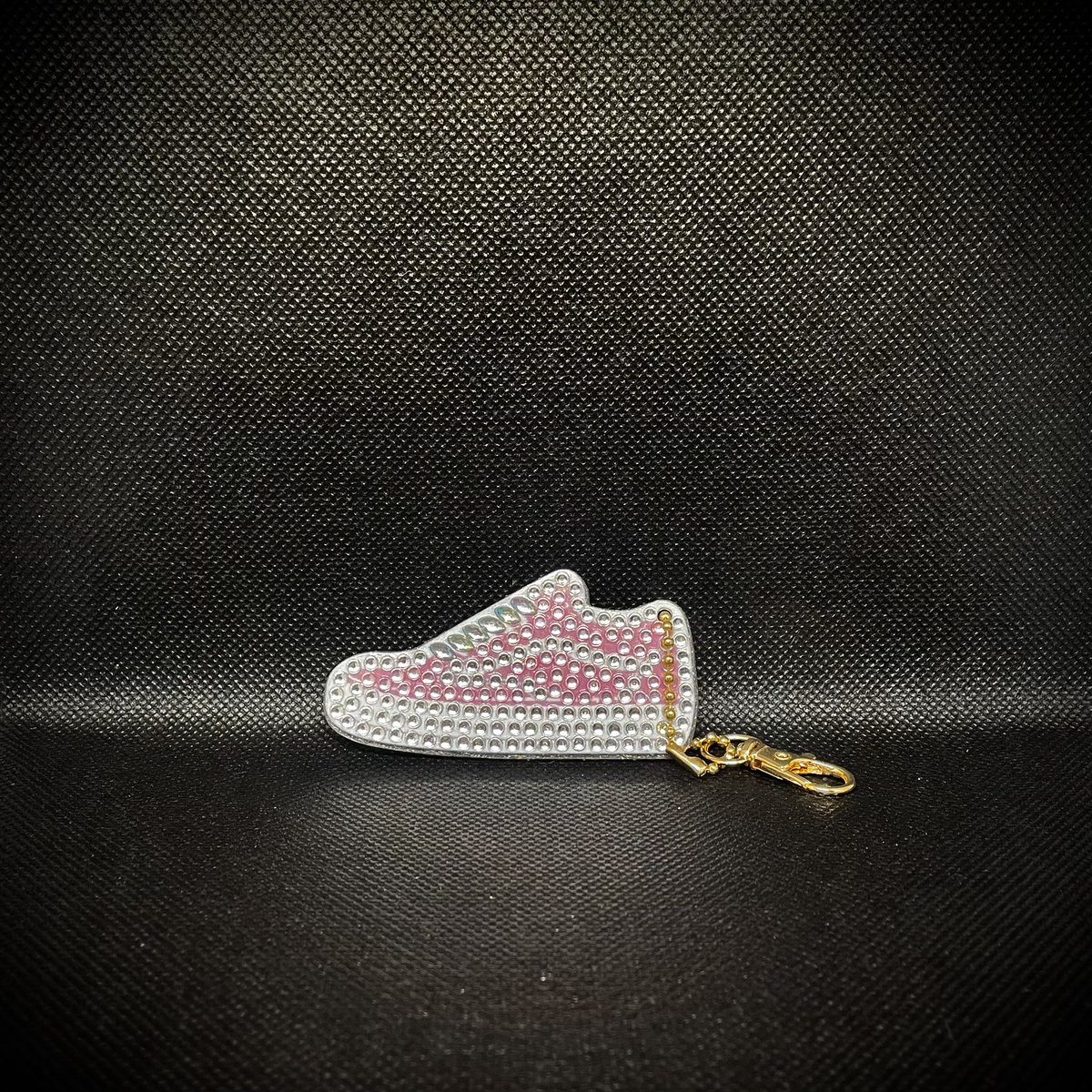 brookelljw's tweet photo. shoe keychains are up on my etsy!! free shipping + 20% off site wide!

https://t.co/zLyt3z1zpI https://t.co/FcnhesLZpt