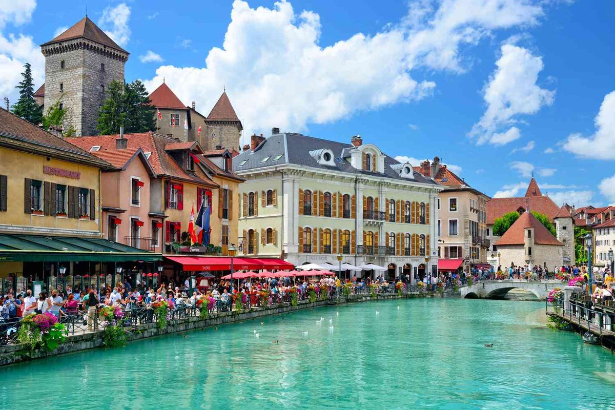 outofofficedaku's tweet image. #Paris, #Strasbourg, and #Nice are all great cities to visit in #France, but if you want to experience the country&apos;s true beauty, you should also explore some of its small towns. #France is home to many charming and picturesque small towns, and this tweet will help you find some…