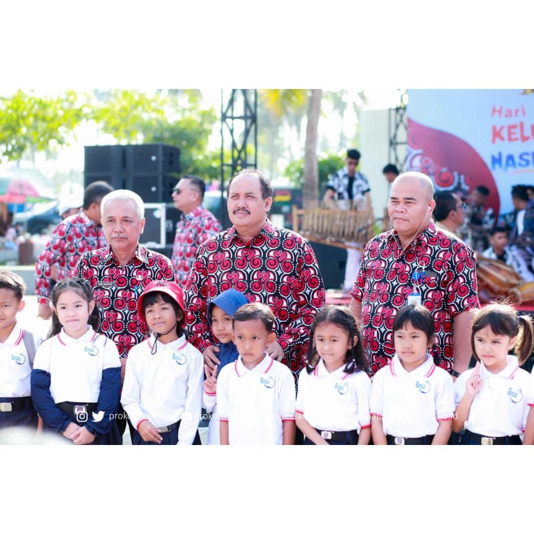 prokopimpnd's tweet photo. Bupati Pangandaran, H. Jeje Wiradinata menghadiri acara Hari Keluarga Nasional ke-30 dirangkaikan dengan Hari Anak Nasional Tingkat Prov. Jawa Barat Tahun 2023 dengan tema Menuju Keluarga Bebas Stunting untuk Indonesia Maju. Rabu (26/07/2023) di Alun-alun Paamprokan Pangandaran. https://t.co/l9IPdm4Te1