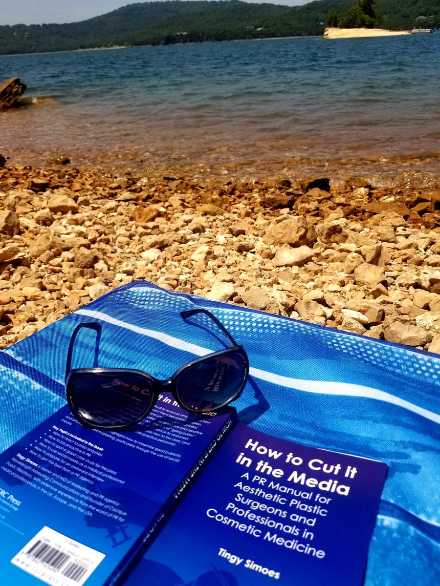 meredithcorning's tweet photo. Reading today @TingyS #medbeautypr #meredithcorningpr #funread https://t.co/yp2jusWGb0