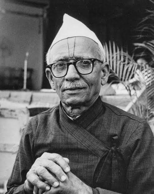 विश्व हिंदू परिषद के संस्थापक सदस्य, प्रसिद्ध साहित्यकार, वामन में विराट व्यक्तित्व, इतिहासकार एवं तत्वचिंतक पद्मश्री श्रद्धेय केशवराम काशीराम शास्त्री (के. का. शास्त्री) जी की जयंती पर शत-शत नमन।