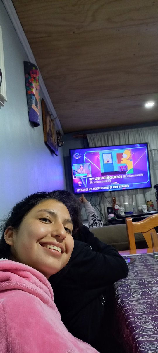 romazaca's tweet photo. Esperando que tiren a placa a todos los del complot.
#GranHermanoCHV @ClaudioMichaux https://t.co/7hA5qoIfx3