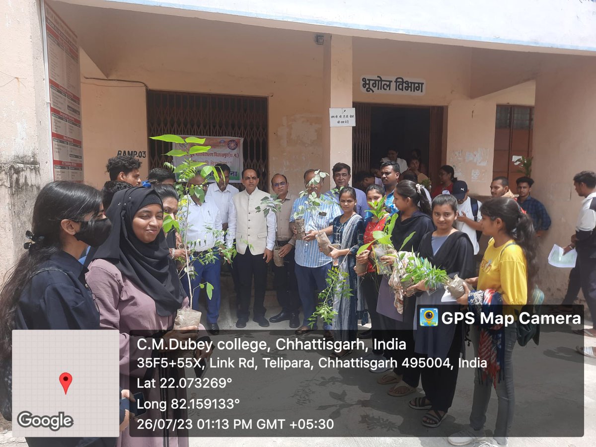 PlChandrakar's tweet photo. मेरी माटी मेरा देश विजय दिवस के अवसर पर  सीएमडी कॉलेज बिलासपुर के एनएसएस इकाई dwara शहीदों को श्रद्धांजलि एवं उनके नाम पर पौधरोपण तथा पौध वितरण https://t.co/sFacTtulXq