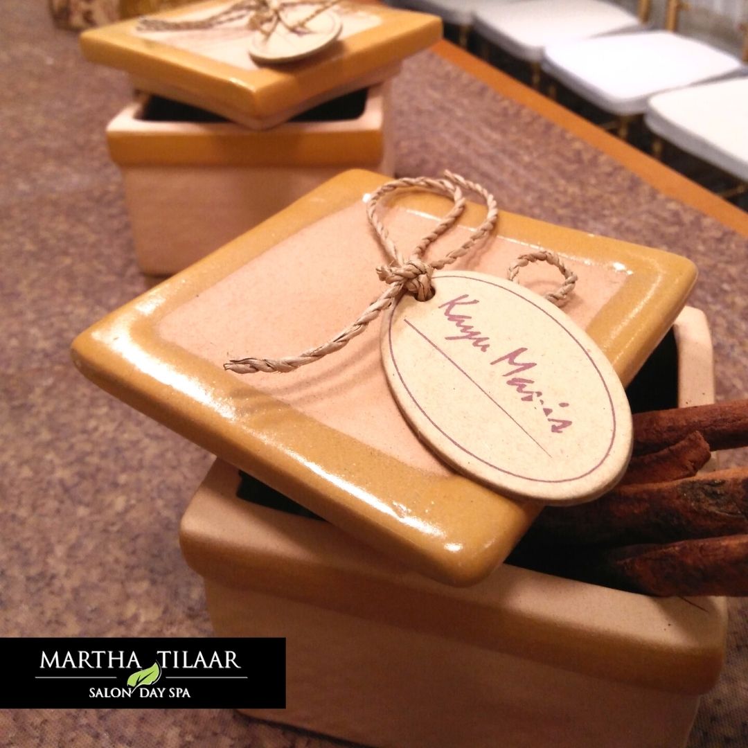 Tahukah kamu? Ternyata menurut sebuah penelitian yang diterbitkan dalam  jurnal North American Journal of Psychology, aroma kayu manis dapat  membantu menstimulasi kinerja otak, meningkatkan kemampuan kognitif dan  konsentrasi. Pas sekali untukmu yang perlu meningkatkan fokus.