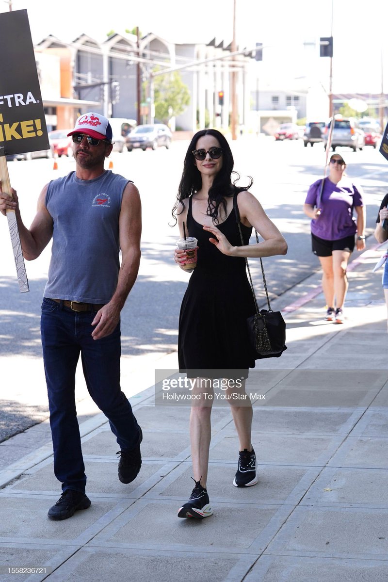 celebfashionnnn's tweet photo. Skeet Ulrich and Krysten Ritter walk the picket line in support of the SAG-AFTRA and WGA strike on July 27, 2023 in Los Angeles, California https://t.co/k2UV03CJiW