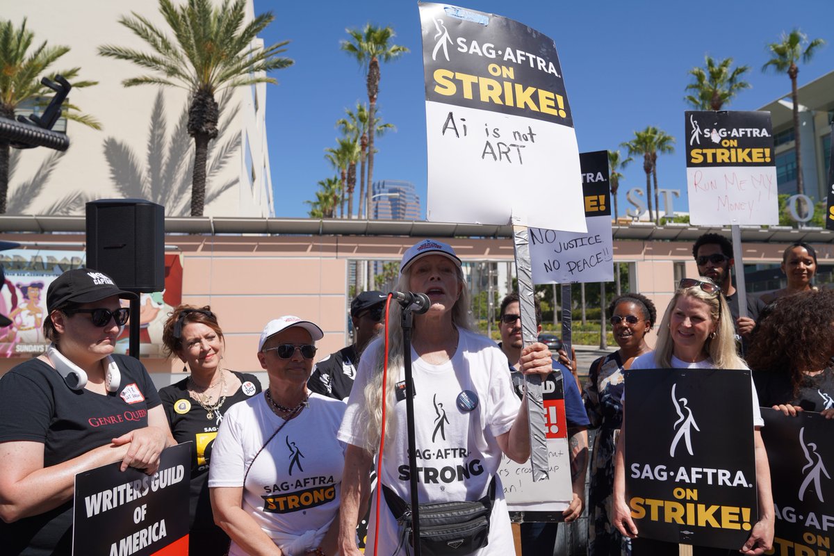 sagaftra's tweet photo. The labor movement is stronger when we are UNITED 💪

Thank you to everyone who came out to the #SAGAFTRAstrike and #WGAstrike rally at Fox Studios today. The #solidarity is inspiring! #SAGAFTRAstrong #WGAstrong #1u https://t.co/iItu6vCLbt