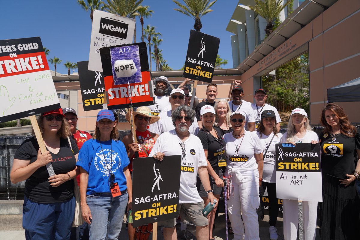 sagaftra's tweet photo. The labor movement is stronger when we are UNITED 💪

Thank you to everyone who came out to the #SAGAFTRAstrike and #WGAstrike rally at Fox Studios today. The #solidarity is inspiring! #SAGAFTRAstrong #WGAstrong #1u https://t.co/iItu6vCLbt