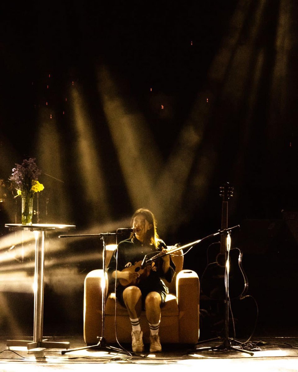 Yo solo quiero ir a un concierto de Francely Abreu para verla cantar "Neverland", "Tamagotchi", "Dime", "TLJ" y todas sus demás canciones en vivo 🥹💗
