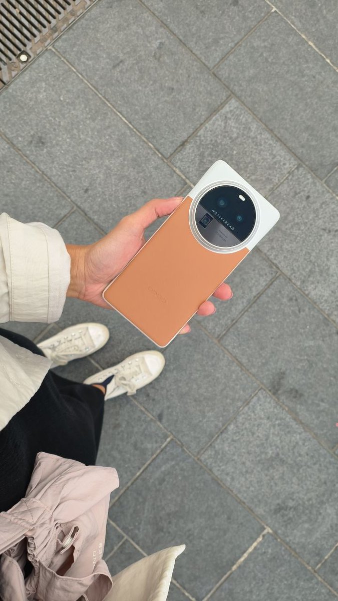 isadoes_'s tweet photo. The phone ➡️ the shots 👀 Just some nice bokehs with the #OPPOFindX6Pro – works on people and food with such a nice depth of field. The bokehs man!!!  #OPPOWimbledon #InspirationAhead https://t.co/AStTgWLj1T