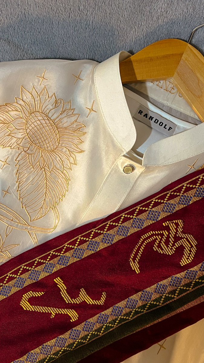 robgutierrez08's tweet photo. it feels like a fever dream to both wear the sablay with high honors, and wear a barong by randolf at the same time 😭🌻✨

#Sablay2023 https://t.co/04NSpf5BSp