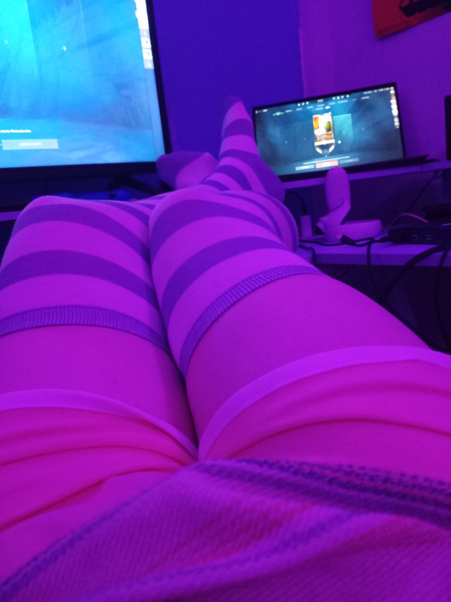 Fluffy_kip's tweet photo. Purple this time! Hehe >/< https://t.co/rnlNOLZbgy