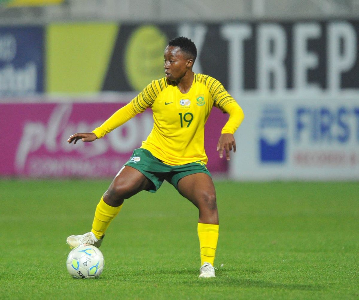 DaddyWaKanyo's tweet photo. After her sub everything went south💔 then we took off Linda and Thembi Ah kwa shuba worse💔 Our coach is responsible for this Draw 💔I’m heartbroken cs we should’ve won this game… the less said about our subs the better kodwa Desiree why Swart over Dlamini💔#Banyana #SAvsArg https://t.co/KXLOtWKWYv