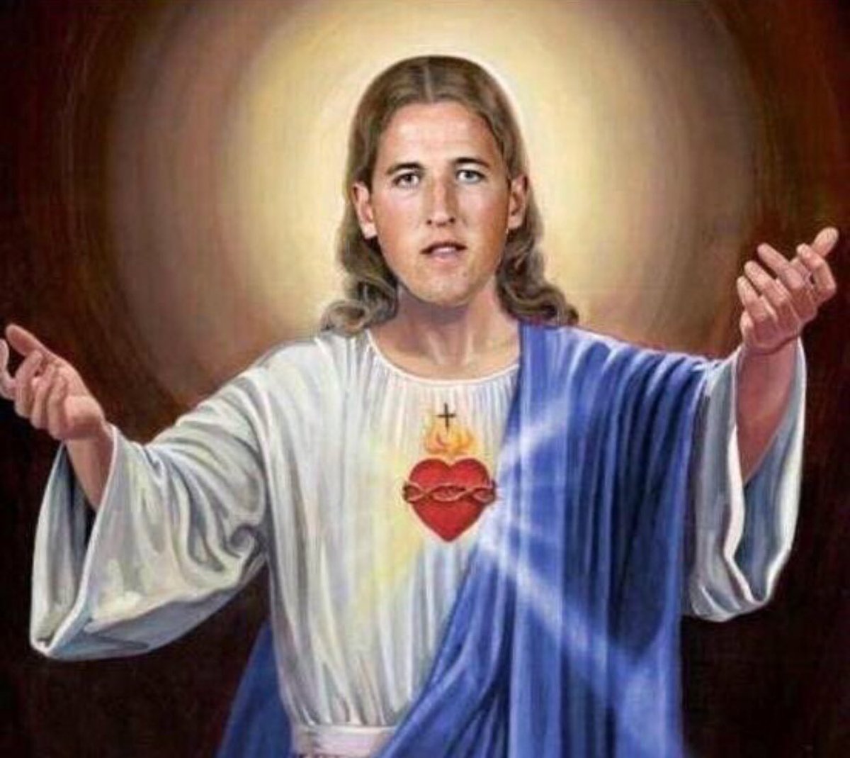 CuriosidadesPRL's tweet photo. Hoje é aniversário do melhor jogador inglês da história, Harry Kane completa 30 anos. 🤍

🏟️ 584 jogos
⚽ 354 gols
✅ Maior artilheiro da história do Tottenham
✅ Maior artilheiro da história da seleção inglesa
✅ Segundo maior artilheiro da história da Premier League
✅ Um dos poucos jogadores a conseguir ser artilheiro do ano na era Messi-CR7
✅ Jogador com mais gols na Premier League por um único clube
✅ Jogador com mais gols pela seleção inglesa em jogos competitivos