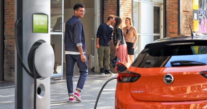 CocheGlobal's tweet photo. Guía para conseguir la nueva ayuda del 15% en el IRPF para coches eléctricos e híbridos y motos y para instalar puntos de carga https://t.co/iYj0fbjygl https://t.co/dtLnxun49D