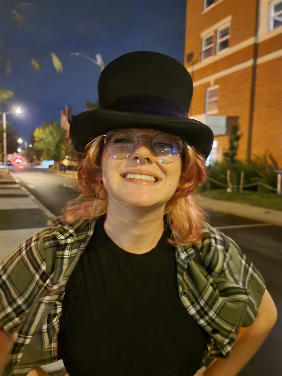 Goth_Graveyard's tweet photo. My new top hat doing its thing... #salem #ghosttour #paranormal https://t.co/Gh68shGwYZ