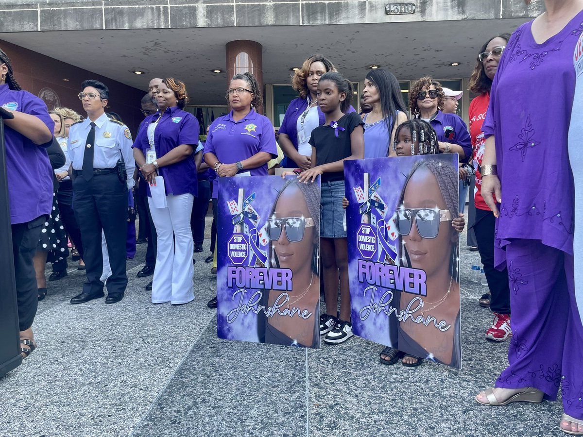 orleansparishda's tweet photo. Today, DA Williams, Chief of Domestic Violence Screening Unit Karen Avery and DA's Office Victim Witness Advocates, joined partner organizations and community members at City Hall in downtown New Orleans to take a stand against domestic violence. https://t.co/PqLeFtbs5A