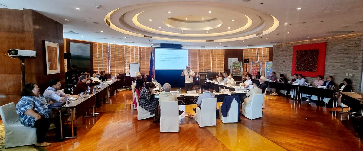 ZFF_foundation's tweet photo. “Dapat dama ng tao…”

Mr. Ernesto Garilao, ZFF Chairman, discusses the health inequities of Batangas, Laguna and Quezon concerning their current health indicators and UHC status. He also introduced the Bridging Leadership Framework in addressing the inequities.

#ZFF4UHC https://t.co/5pzb4G4XUM
