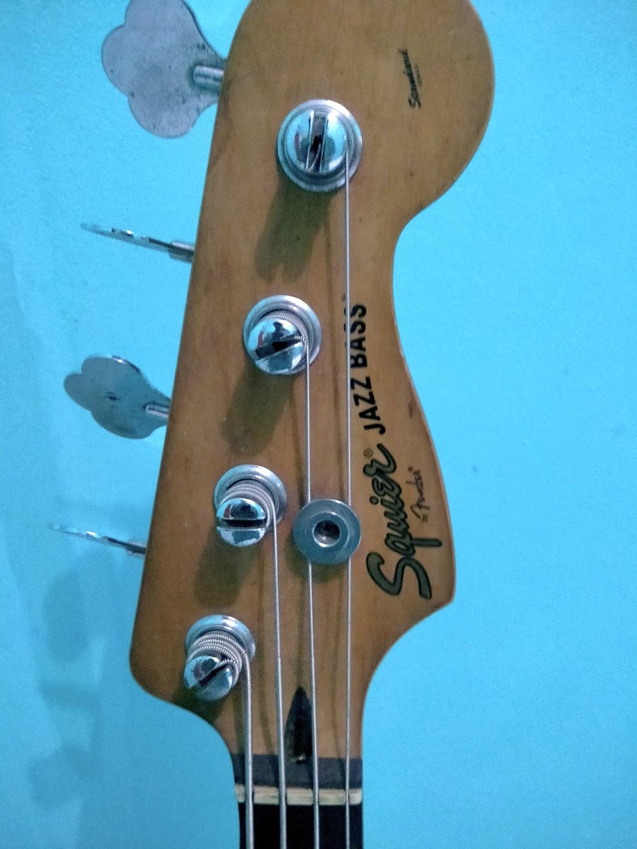 ditobagussadewo's tweet photo. bismillah! FOR SALE! bass squier by fender jazz bass standard series! original Indonesia 🙏🏼🙏🏼🙏🏼 https://t.co/bP5zfBxvWX