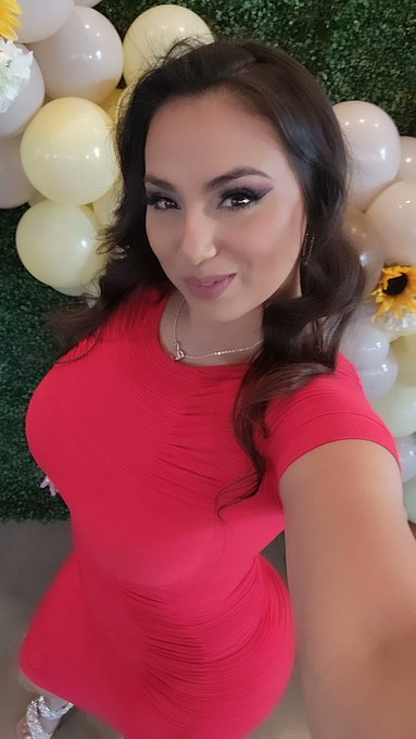 No words needed 💋 #reddress https://t.co/nLyRDhB3rt<a href="/tag/reddress"class="tags">#reddress</a>