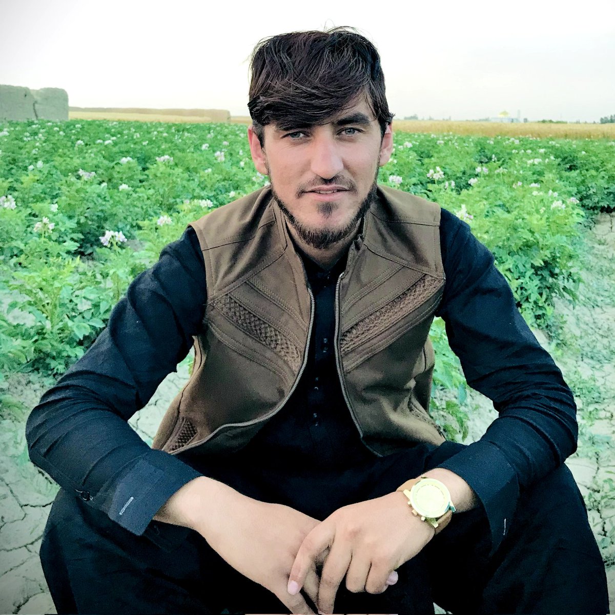 SamiullahPaam's tweet photo. زه شکايت او ګیله نه کوم له هر یو سړی
ما سړيتوب لپاره هر  چاته  معيار  ټاکلی https://t.co/jVGUXz9aFu