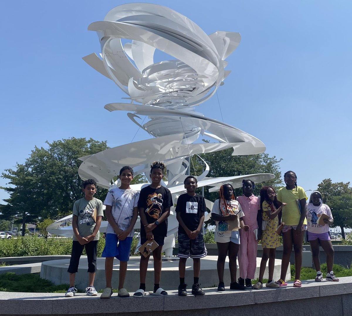 sciowamakers's tweet photo. CFUM summer students have been learning about science and STEM concepts through exploring public art. Thanks to the Des Moines Public Art Foundation for supporting this work. @SCIOWA @CFUM_DSM @dsmpublicart https://t.co/iuyYzxVLFL