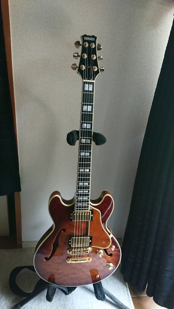 ryosuketodoroki's tweet photo. こちらからは箱モノを2本ほど。
#AEX1500 と #SAS1 。
AEX-1500はジャズギターを始めたときから
これしかないと思い入手。
SAS-1は一時期 #ASKA さんが使っていて、
憧れて手に入れました。
ここ数年で入手したのですが、
どちらも気に入ってます❗
#あつまれヤマハエレキ祭り https://t.co/JV2bjg4rgo