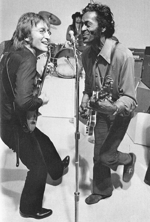 crockpics's tweet photo. Chuck Berry and John Lennon, 1972 https://t.co/lAhR7ypE5p