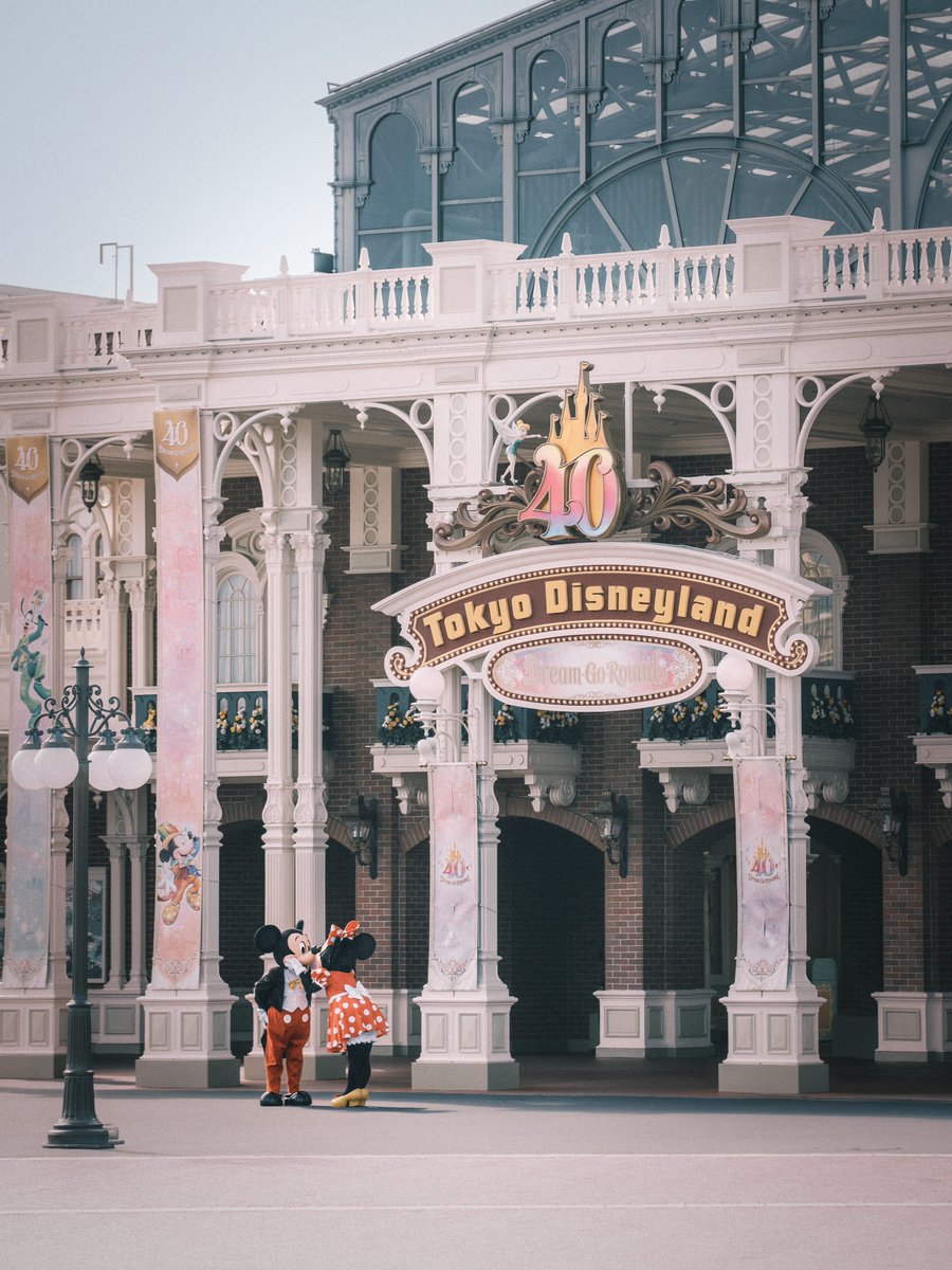 kimi_ckey0521's tweet photo. 40周年のディズニーの朝はアツかった。 https://t.co/71JXIkaLSw