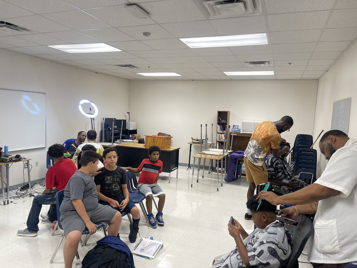 JenGarciaOMS's tweet photo. LOVE seeing our families back on campus! @OBanion_Bisons back-to-school block party was a success!!Thank you for joining us @SGHS_Titans @sgechs!!Huge shout out to all who helped organize this event, it was AMAZING..great food, fun games, haircuts, music..was just AWESOME! 💙🧡🦬 https://t.co/xL0L2LVF1U