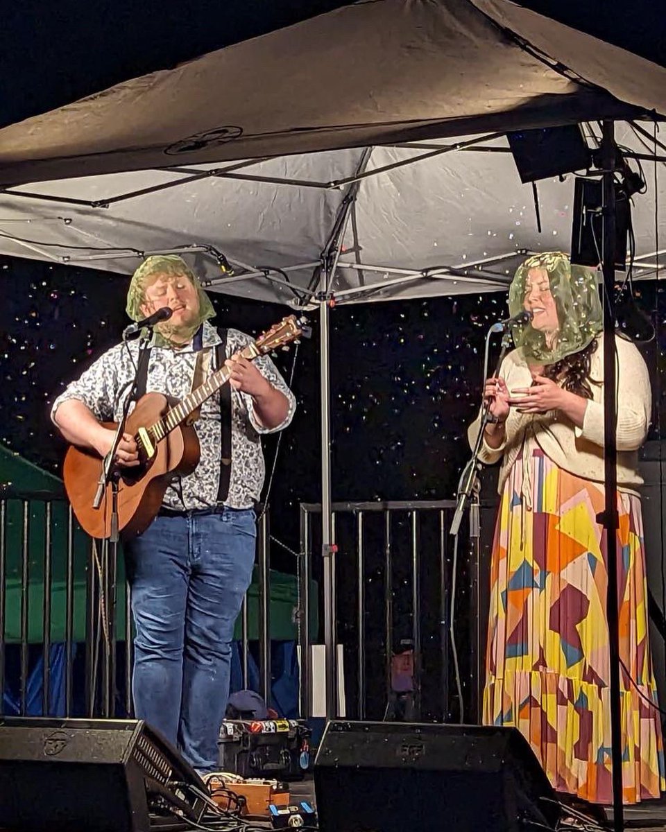 QuotetheravenNL's tweet image. Festival season musts!