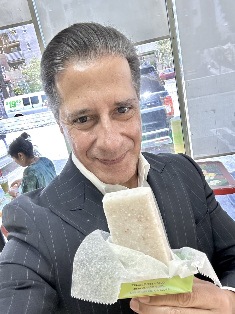LAUSDSup's tweet photo. On a hot, steamy day, there’s nothing more refreshing than the perfect fruit paleta at Mateo’s. #LovingLA @MateoIceCreamLA https://t.co/BiFELCgB9o