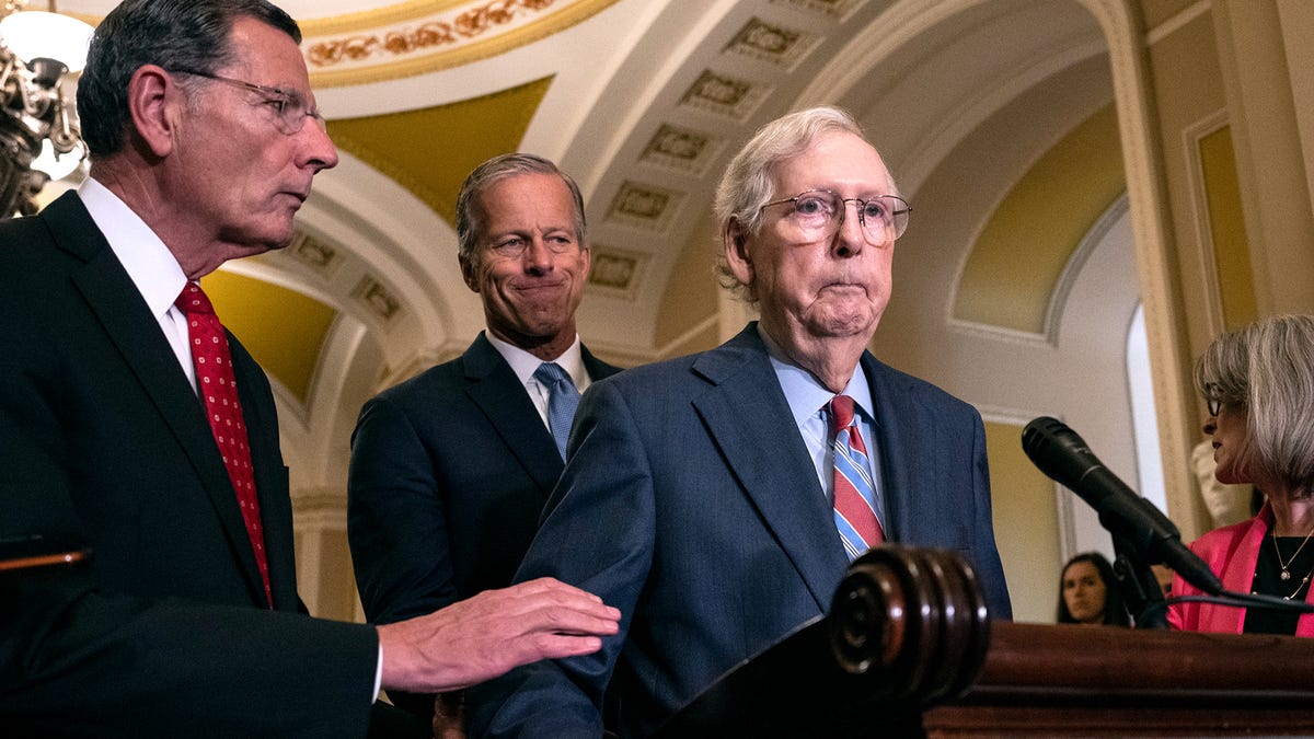 factandrumor's tweet photo. #MitchMcConnell HIPPA #PoliticalAptitudeTest Elder Abuse Age Limits #TermLimits trend. Dianne Feinstein, Mitch McConnell, Chuck Grassley, etc., prove we need a Political Aptitude Test to hold office. We have 330,000,000 Americans. Let others do these jobs. https://t.co/X3pde1rK5E