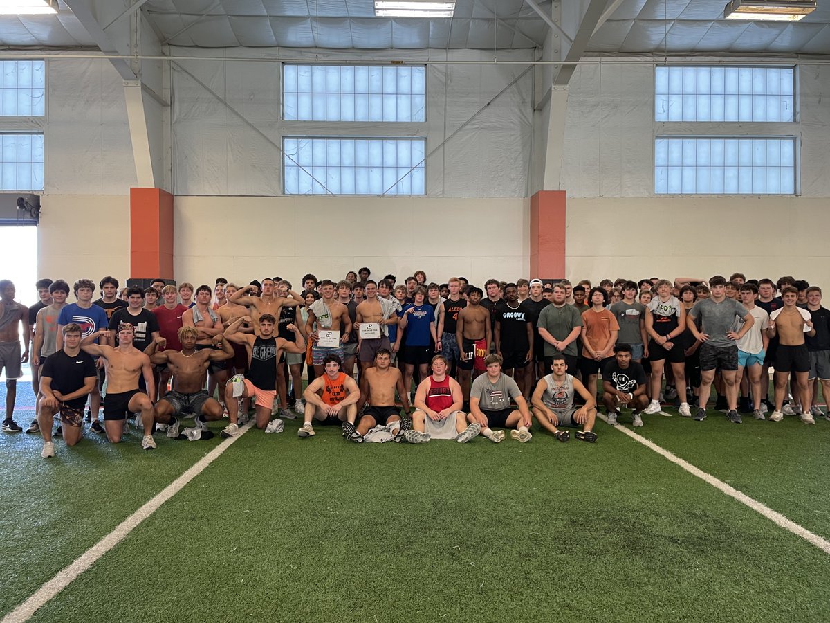 PCnowisthetime's tweet photo. The willingness to show up early all summer and out work everyone. This group takes #GrowingGreatness to heart.  Award winners took it to another level. 
Co⭐️'s of the Year Hauss Hejny, Jake Gillespie @BearcatsofAledo @Aledo_Football @RecruitAledo https://t.co/8H1Qo3Fs6G
